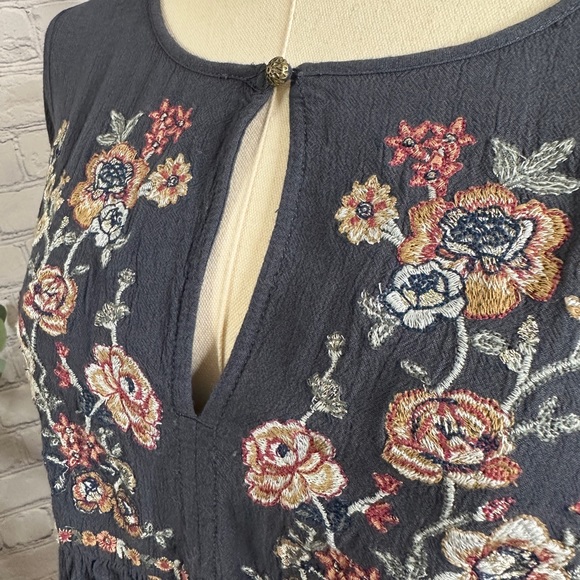 AMERICAN EAGLE OUTFITTERS Embroidered Boho Bell Sleeve blouse - Picture 2 of 6